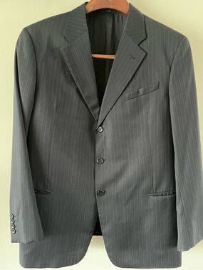 Armani Collezioni Men's Classic Navy Pinstripe Wool Suit: 46/38